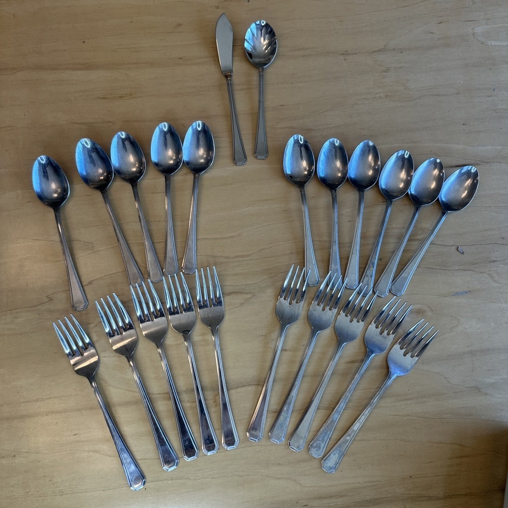 23 Pieces Supreme By Towle 'Chestnut Hill' Stainless Flatware Made In Japan